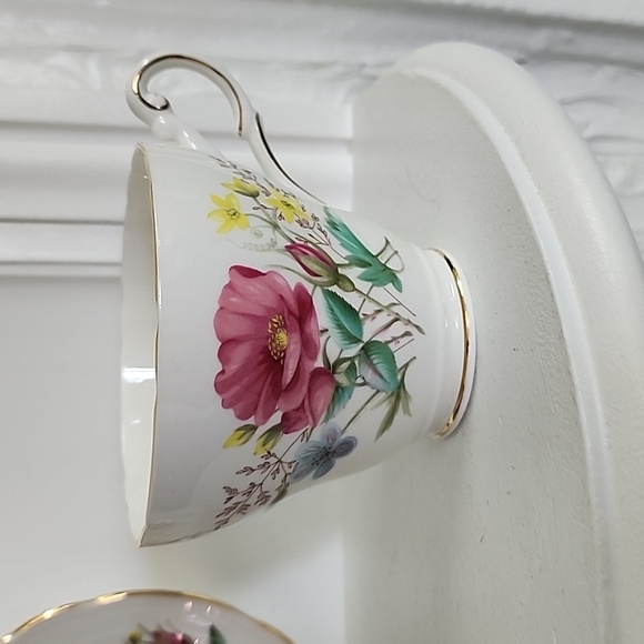 Regency English Wild Flowers Tea Cup & Saucer - Picture 3 of 9